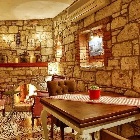 Cumbali Hotel 2*